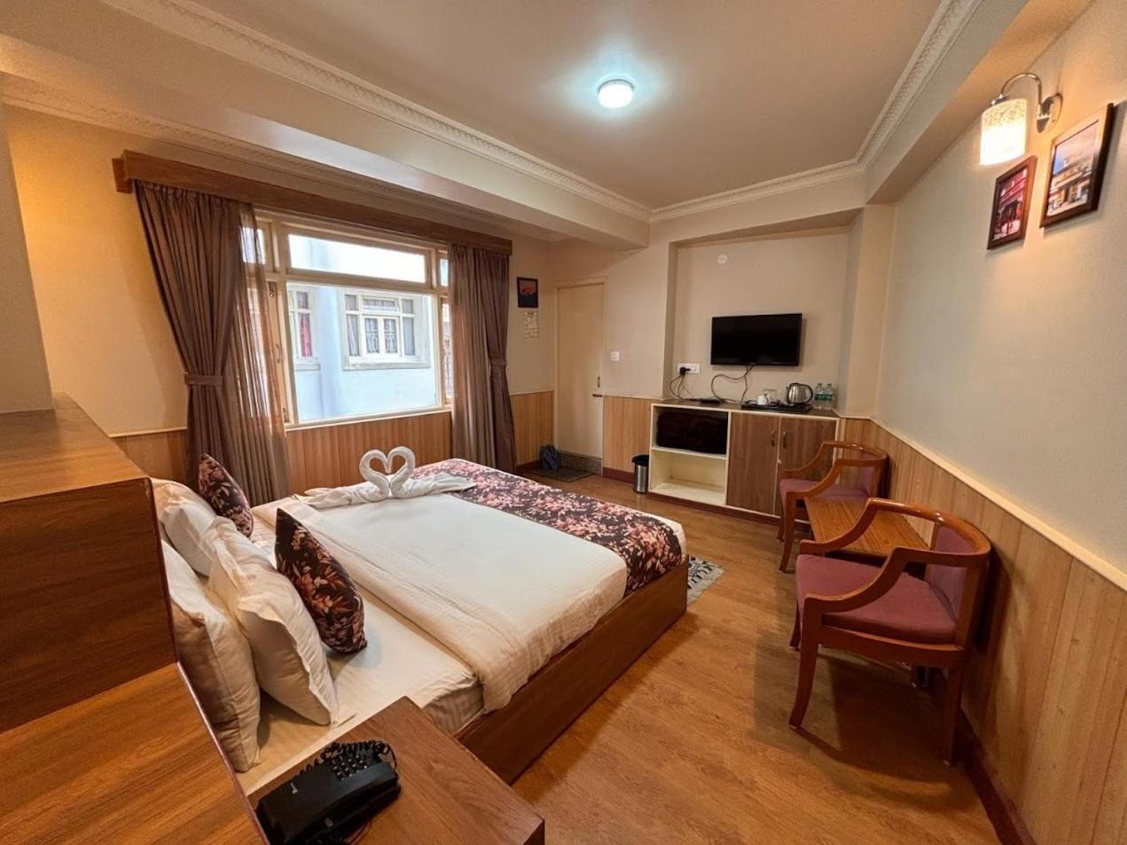 Hotel Serenity Taksa Palace Dardżyling Zewnętrze zdjęcie