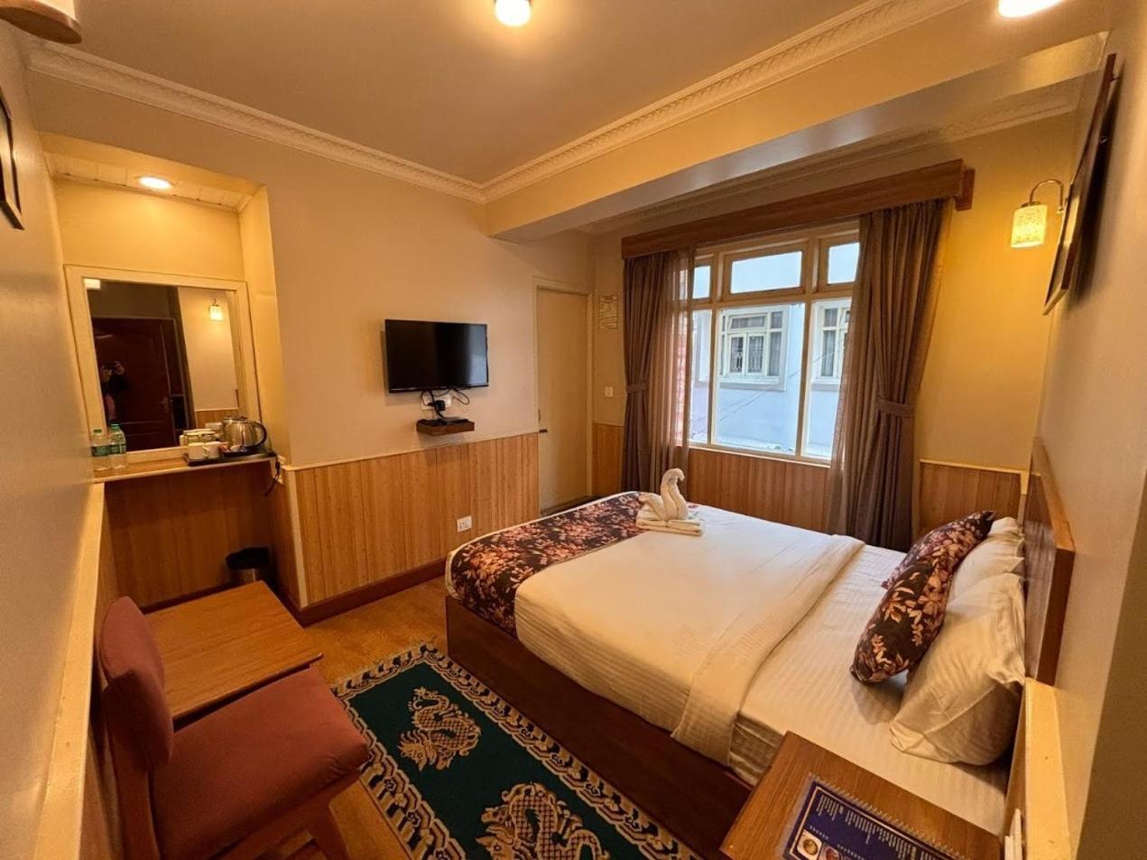 Hotel Serenity Taksa Palace Dardżyling Zewnętrze zdjęcie