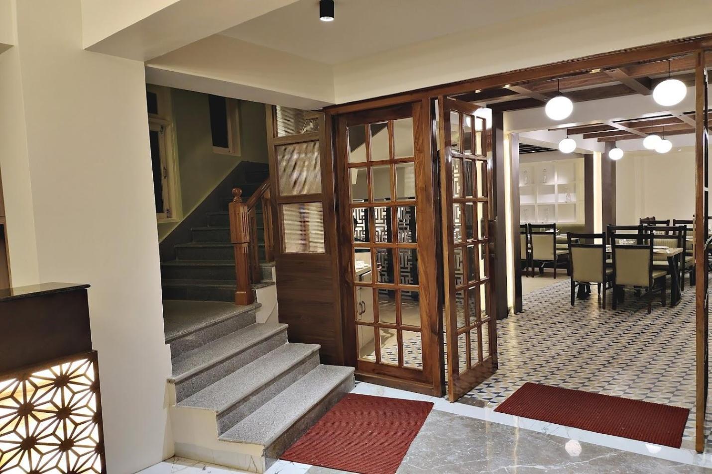 Hotel Serenity Taksa Palace Dardżyling Zewnętrze zdjęcie