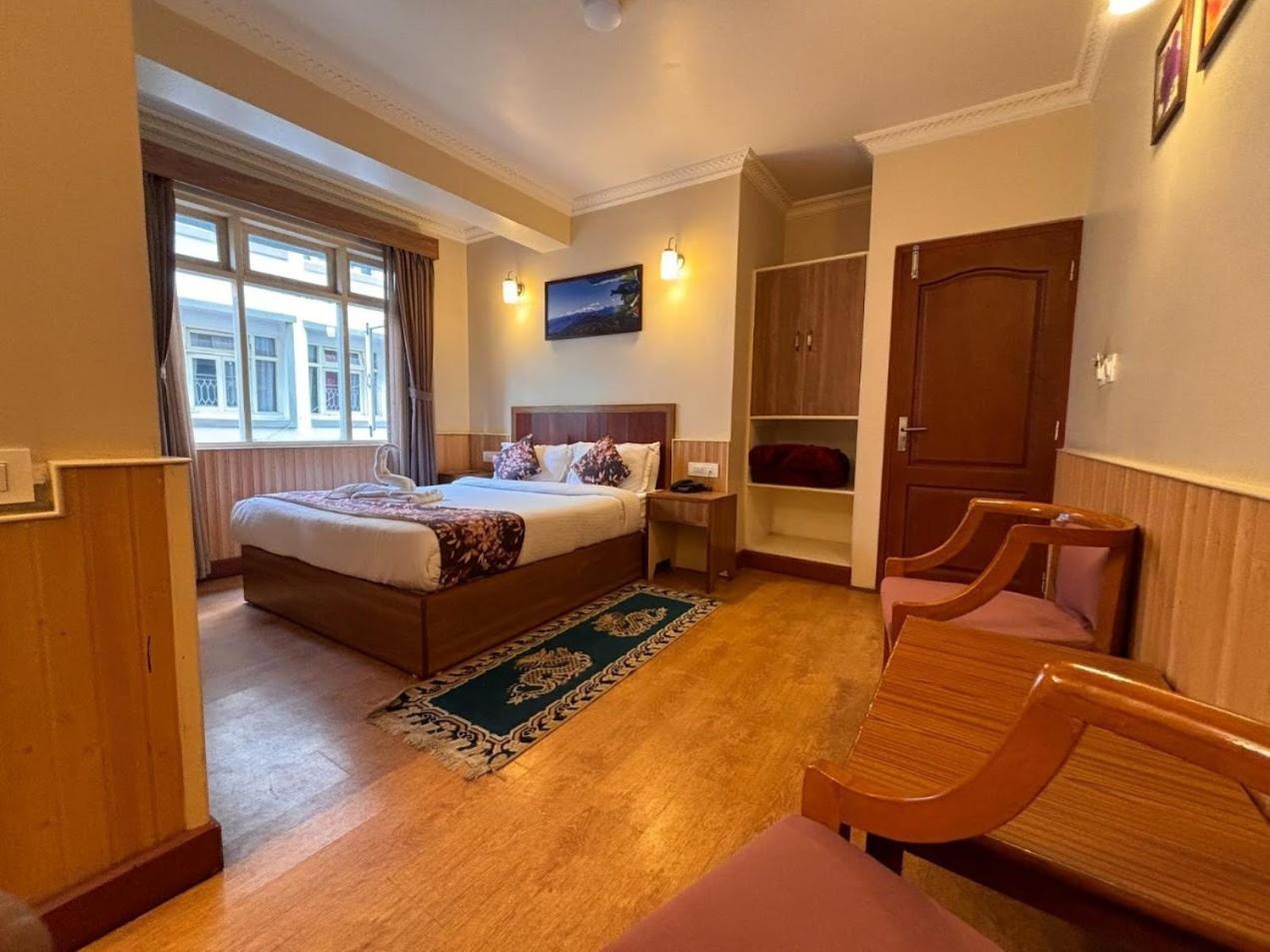 Hotel Serenity Taksa Palace Dardżyling Zewnętrze zdjęcie