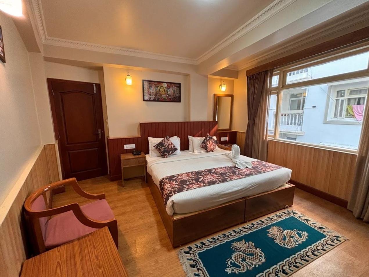 Hotel Serenity Taksa Palace Dardżyling Zewnętrze zdjęcie