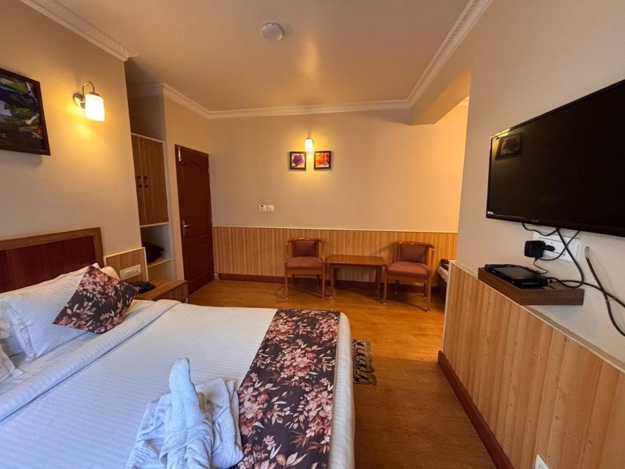 Hotel Serenity Taksa Palace Dardżyling Zewnętrze zdjęcie