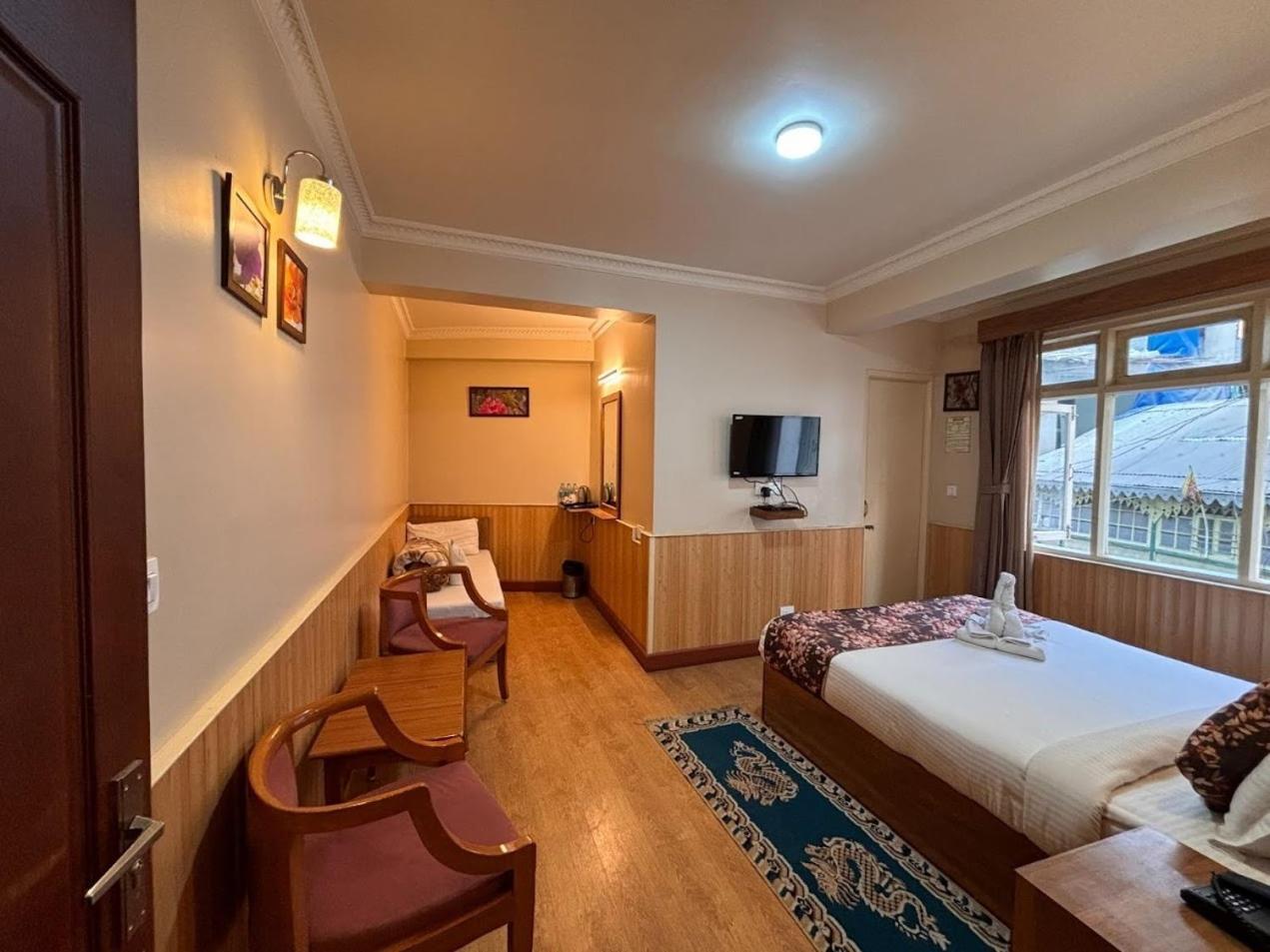 Hotel Serenity Taksa Palace Dardżyling Zewnętrze zdjęcie